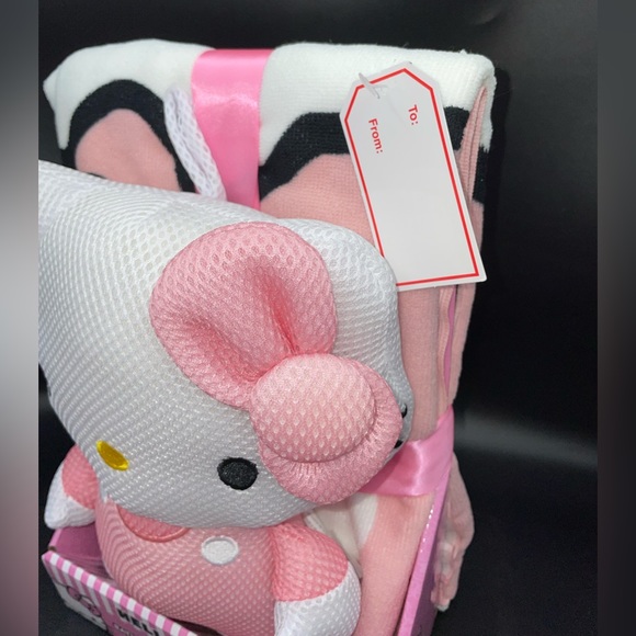 24HR DROP 🎁⬇️ Hello Kitty Towel & Plush gift set - Picture 3 of 4